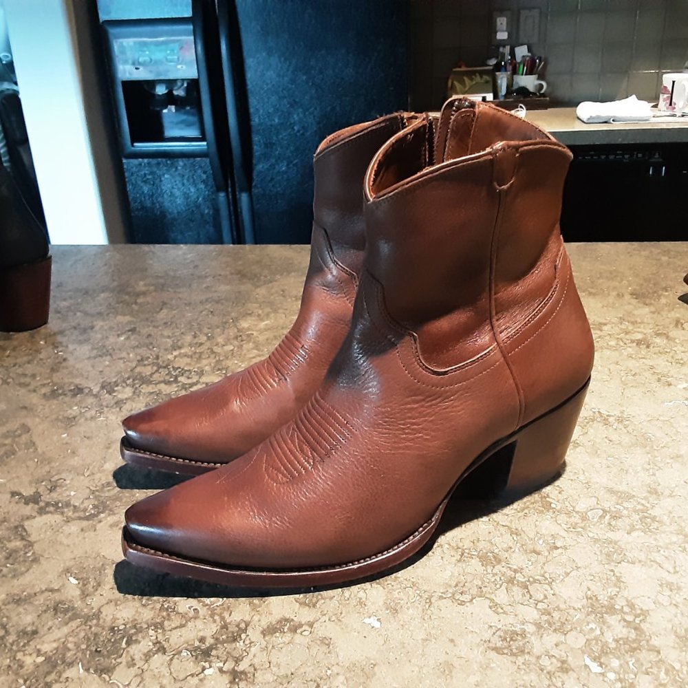 Tecovas "Daisy" Ankle boots 3 pairs Black/Brown/ Tan Suede - Picture 4 of 7